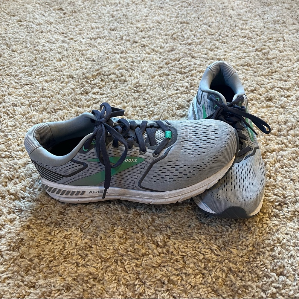 Brooks Ariel 20 Running Shoes size 9.5